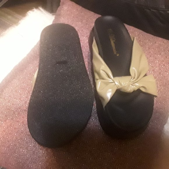 Meilkutiacin  Brand new..Never Worn//Has a red Shoe bag - Picture 2 of 2